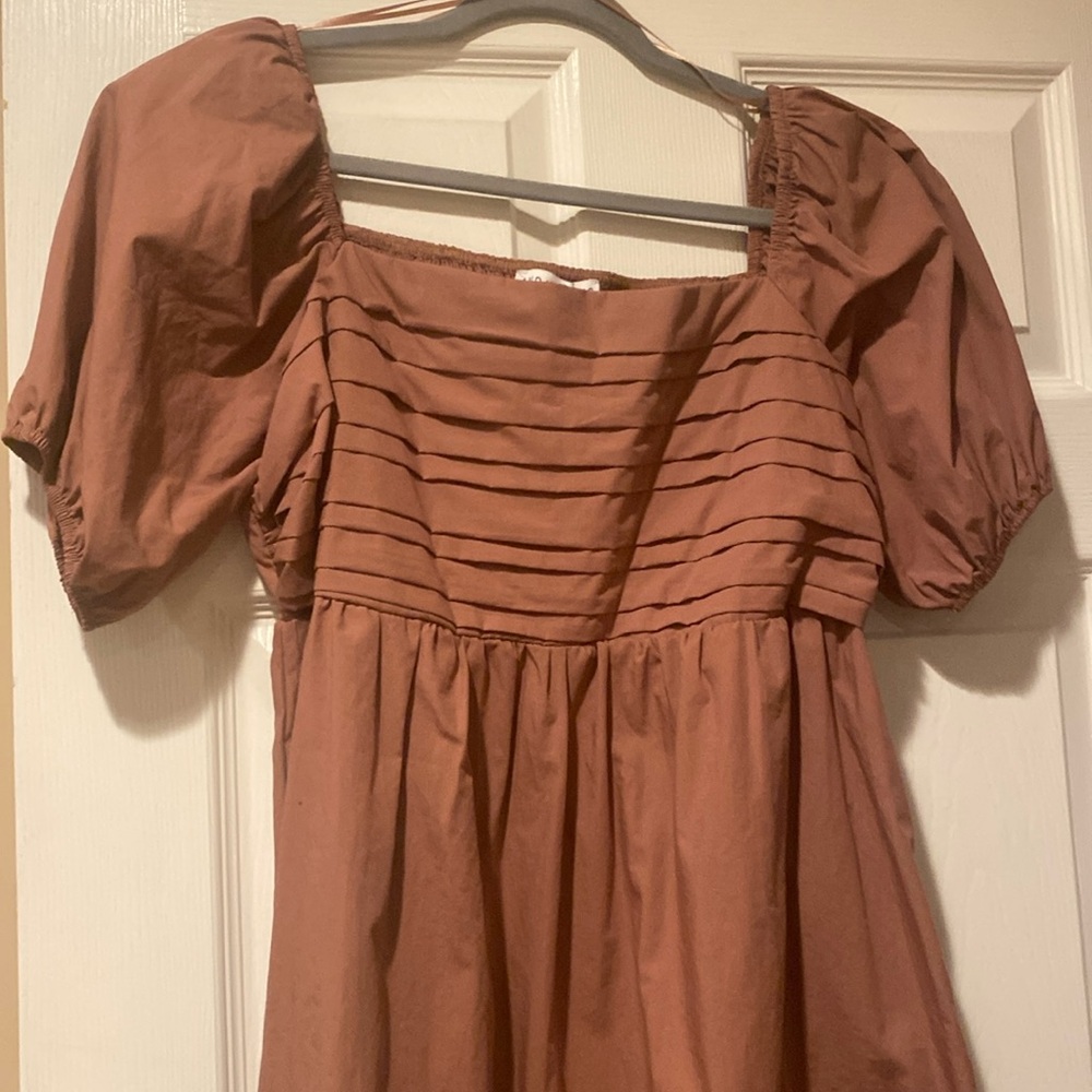 And now this mini brown puff selves top draped size xl